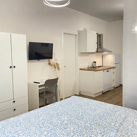 Emilia 4 Apartman *